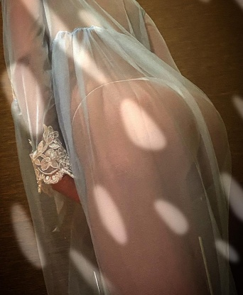 Буду рада познакомиться с тобой 🌹✨
У меня есть все, чтобы создать незабываемые моменты: брюнетка с горящими глазами, подтянутое тело и знаю, как доставить истинное наслаждение.
Мои услуги охватывают широкий спектр возможностей - от классического секса до ролевых игр и фетиша. Ты можешь быть уверенным, что со мной ты откроешь для себя новые грани удовольствия.
Взгляни на мои фото - каждая из них говорит сама за себя. 📸
У меня есть отличные отзывы, которые подтверждают мою профессиональность и умение удовлетворить самые сокровенные желания. 💫
Сделай шаг к незабываемым эмоциям - пригласи меня и ты не пожалеешь. Жду тебя в Москве, чтобы воплотить в жизнь все твои фантазии. 🔥 Дарька